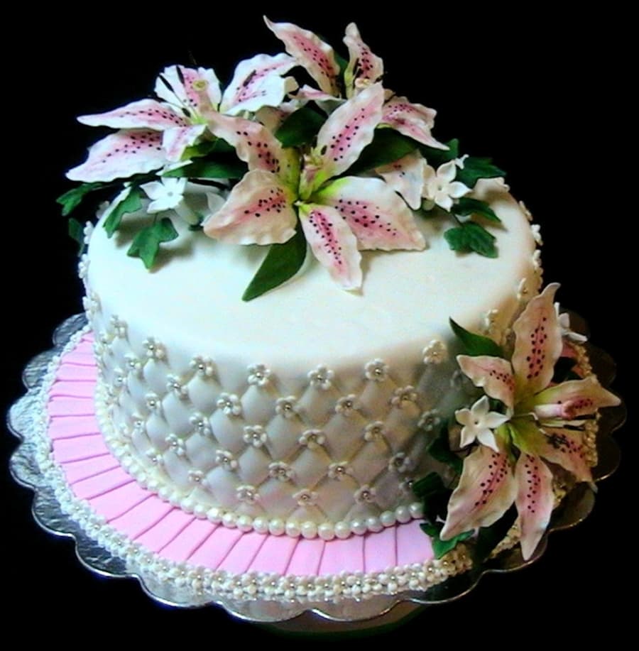 Edible Lily Cake at Jimmy Milam blog