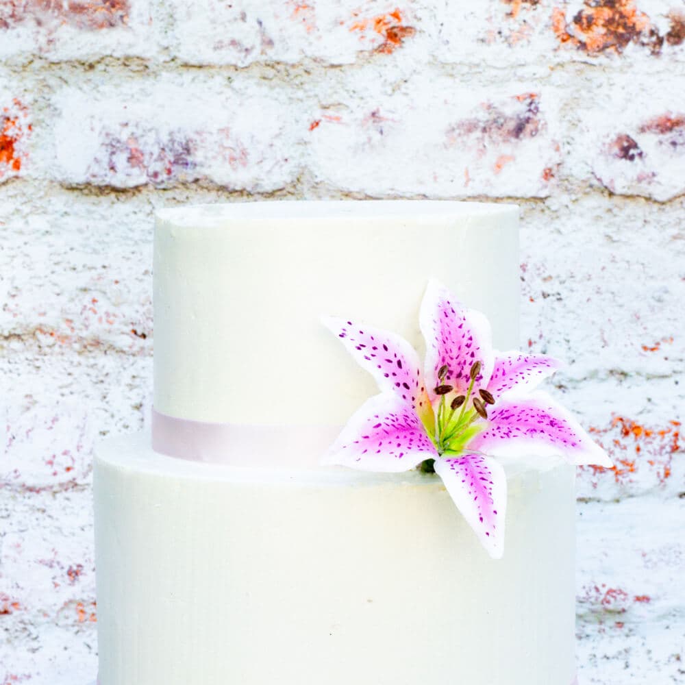 Stargazer Lily Sugar Flowers Handcrafted For Your 2026 Wedding Cake ...