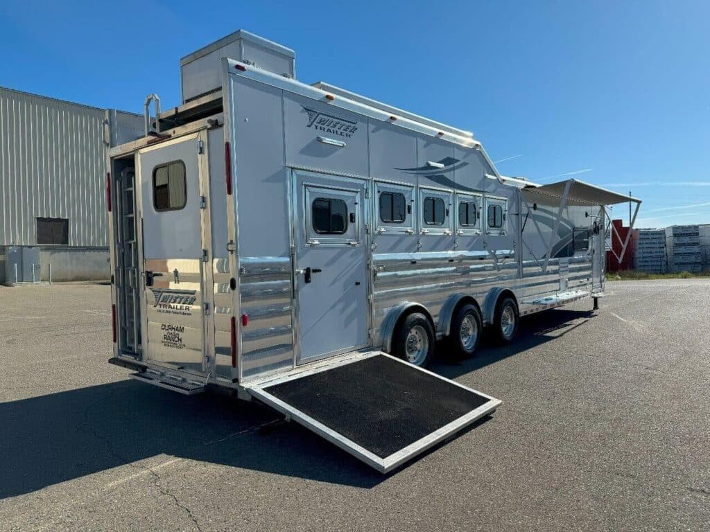 2019 TWISTER FIVE HORSE TRAILER WITH LIVING QUARTERS "ONE SLIDE" - True ...