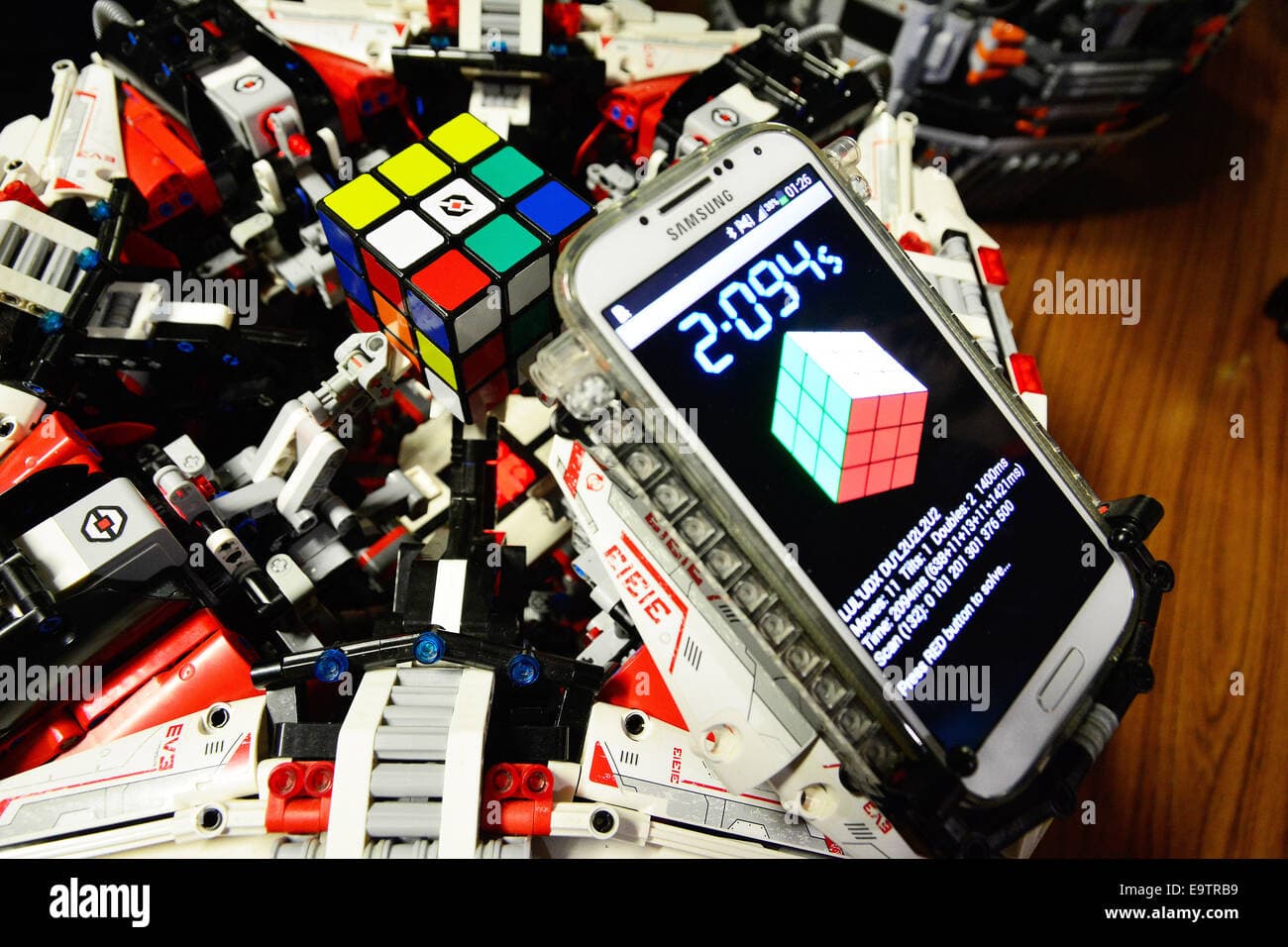 Cubestormer 3- built by Mike Dobson & David Gilday. It can solve a 3 x ...