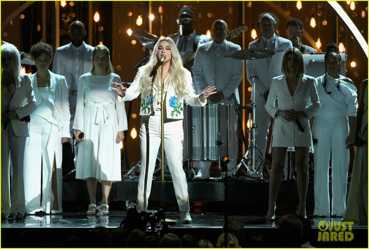 Kesha Performs 'Praying' at Grammys 2018 with Fellow Female Artists ...