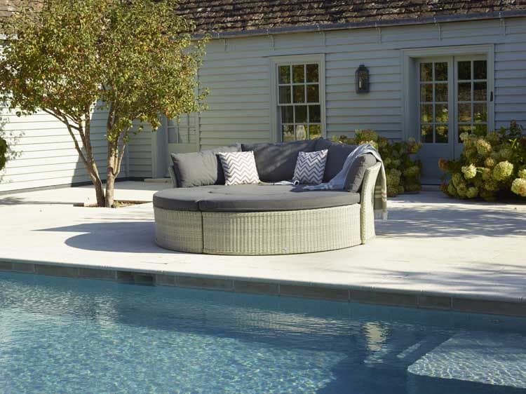 Bramblecrest Monterey Large Modular Casual Dining Daybed Set with 110cm ...