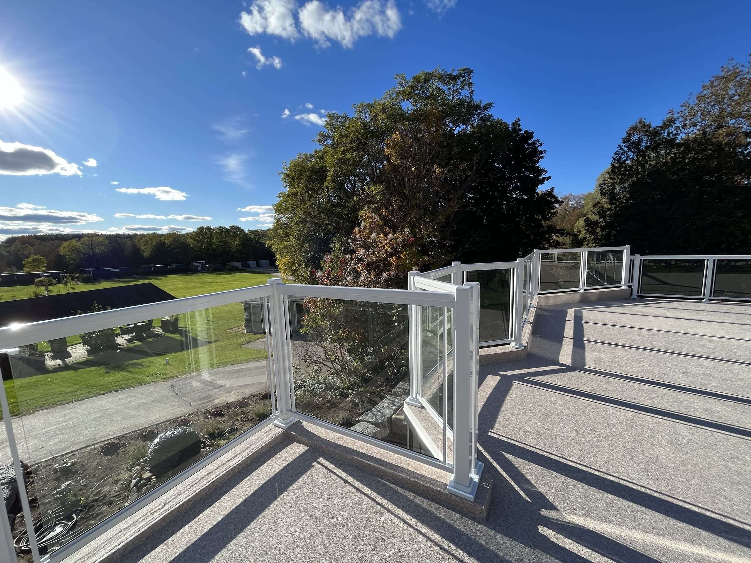 Aluminum Deck Railings, Glass Deck Railing Systems - WATERLOO RAILINGS