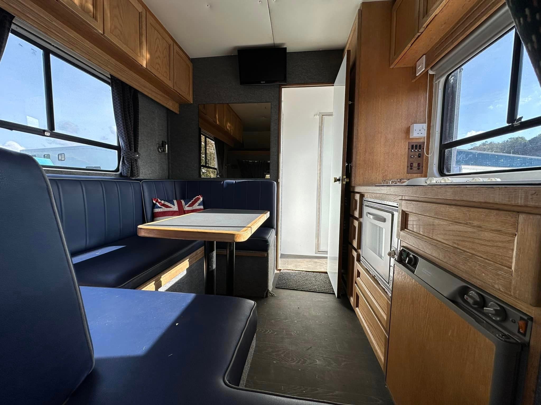 Oakley Supreme 7.5t - Central England Horseboxes
