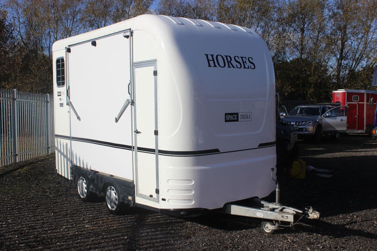 Equitrek Space Treka L - Central England Horseboxes