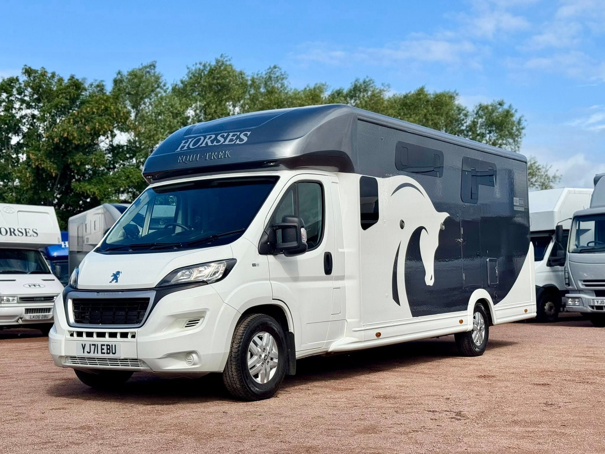 EQUITREK VICTORY 5 SEAT 4.5T - Central England Horseboxes