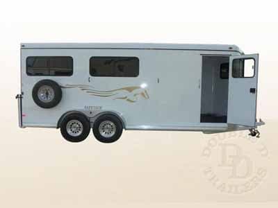 What Are Slant Load Horse Trailers