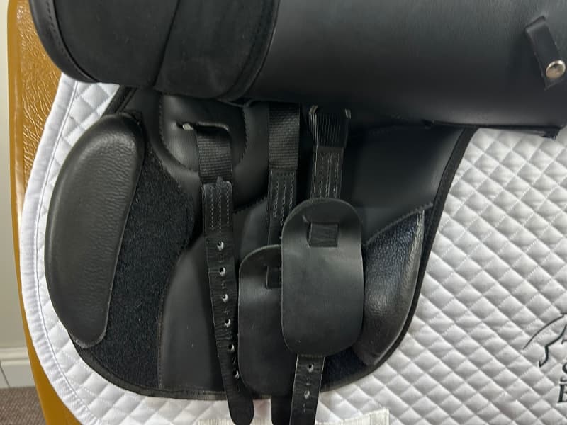 Thorowgood T4 High Wither Monoflap Jumping Saddle