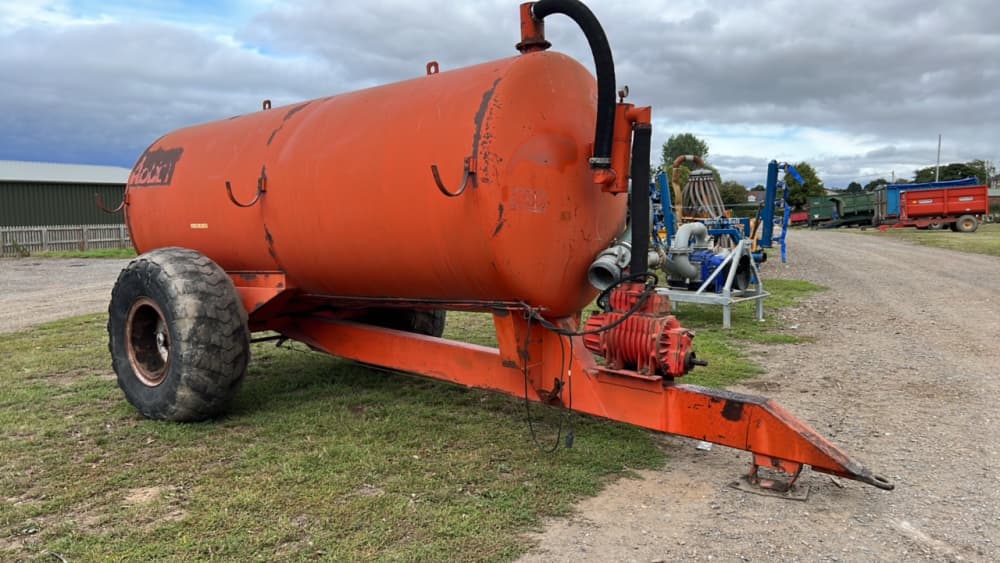 Abbey 1600 gallon vacuum tanker | York Machinery Sale (Machinery ...